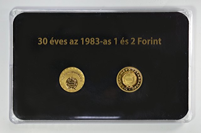 30 ves az 1983-as 1 s 2 forintos arany fantziaveret bliszter